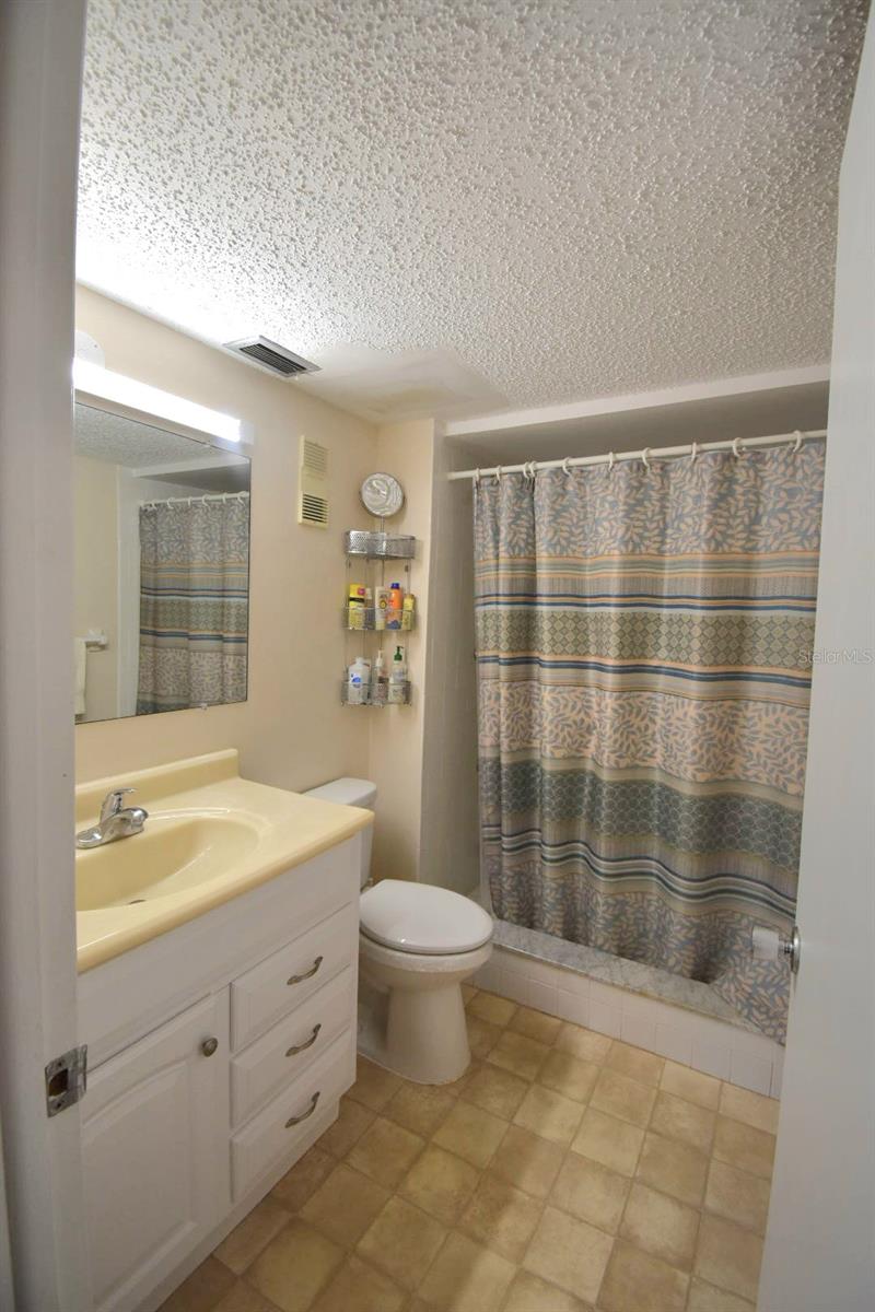 Image 7 of 22 For 936 Virginia Street 206