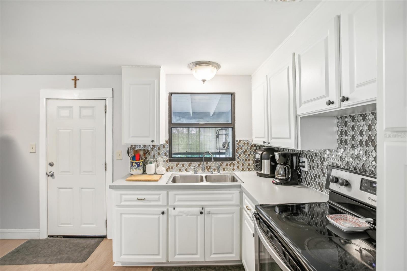 Image 6 of 20 For 10821 105th Street