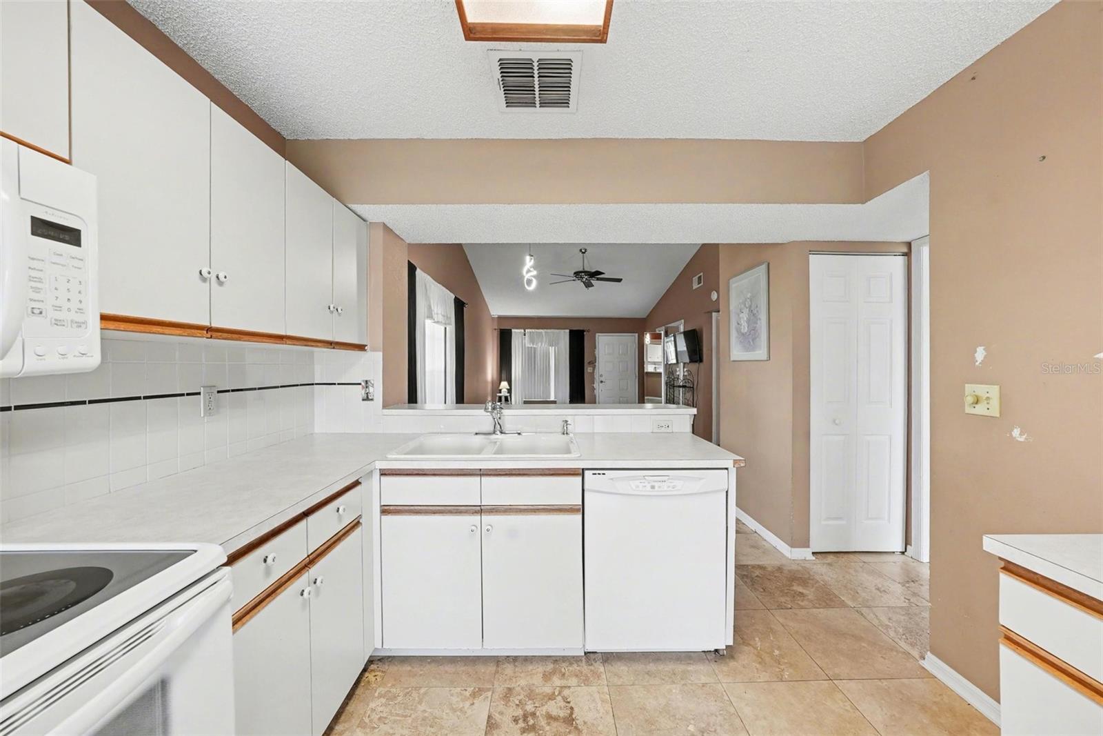 Image 13 of 26 For 7816 Hardwick Drive 1011