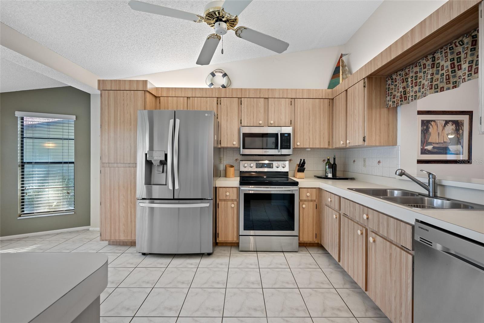 Image 10 of 56 For 8641 Shadblow Court 2