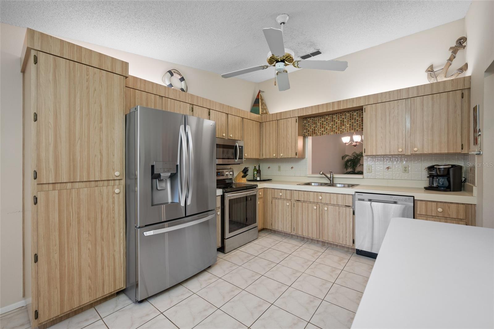 Image 14 of 56 For 8641 Shadblow Court 2