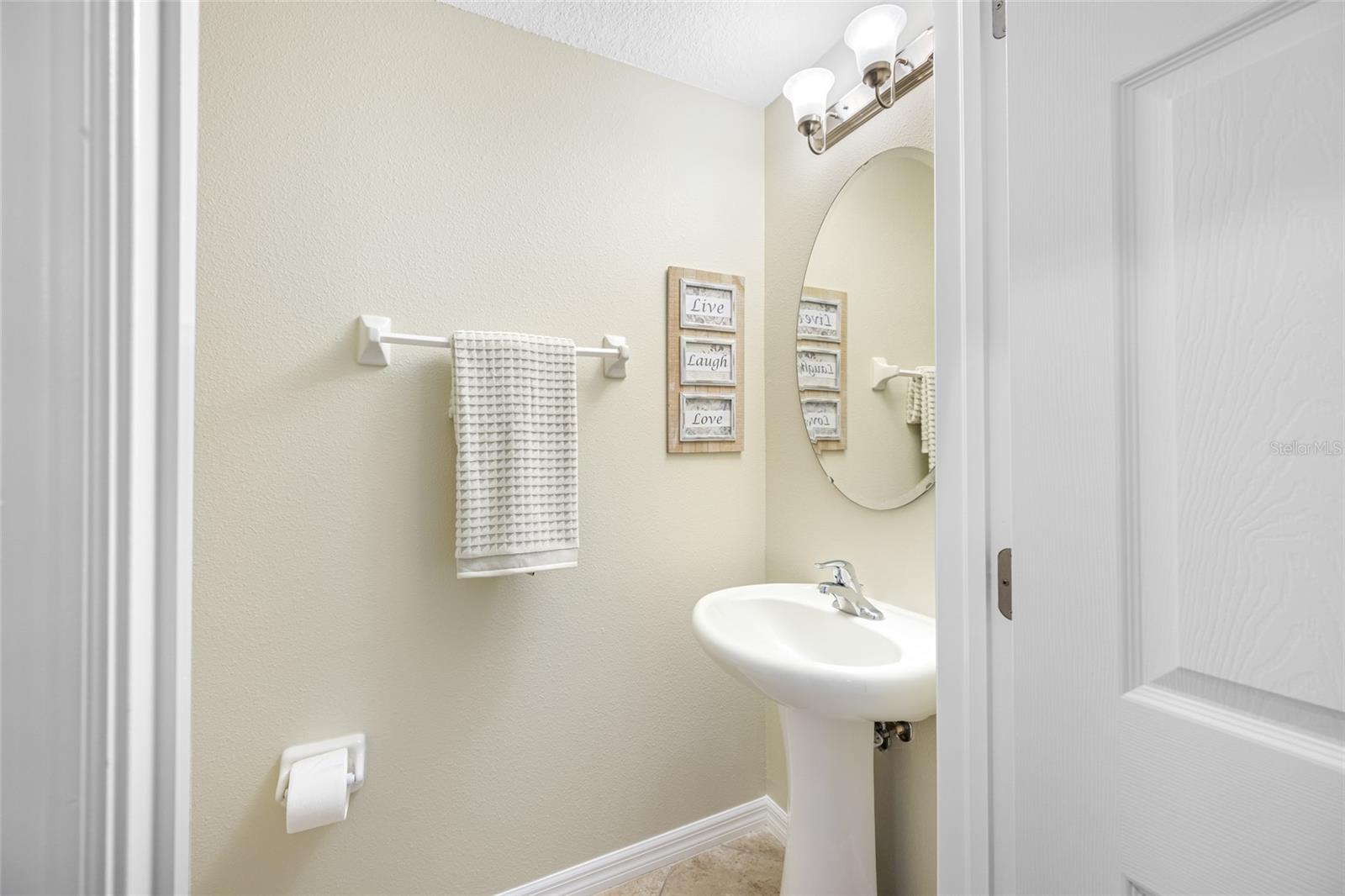 Image 19 of 59 For 2527 Silverback Court