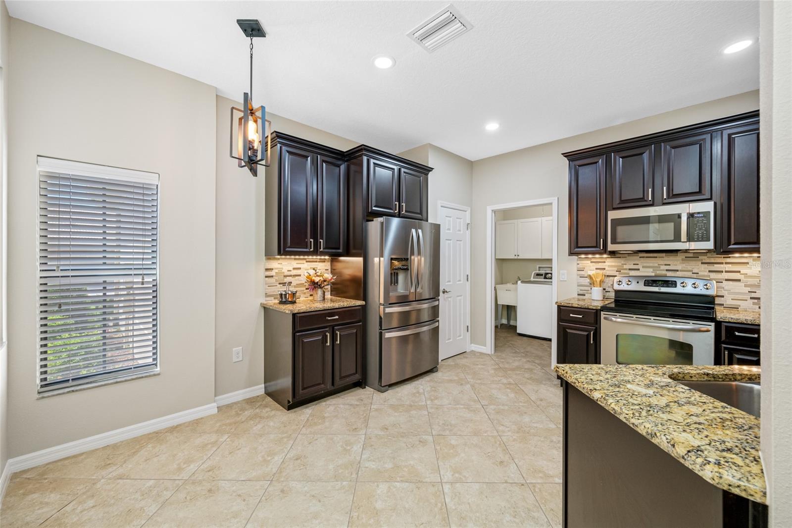 Image 20 of 59 For 2527 Silverback Court