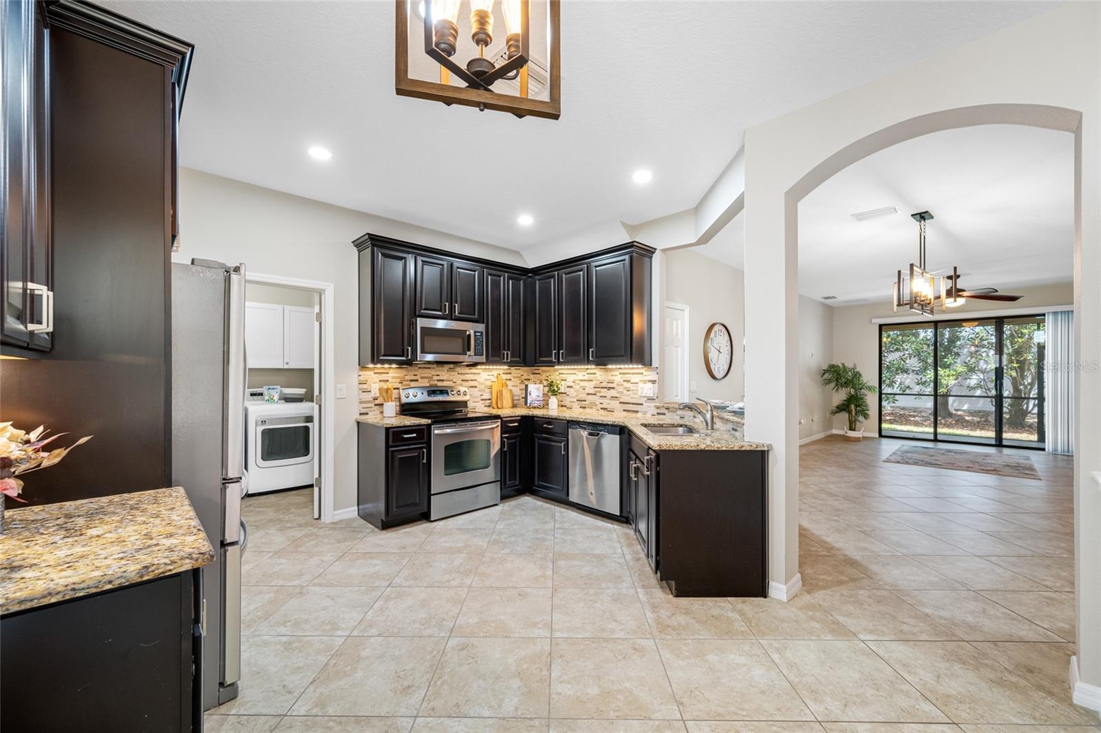 Image 21 of 59 For 2527 Silverback Court