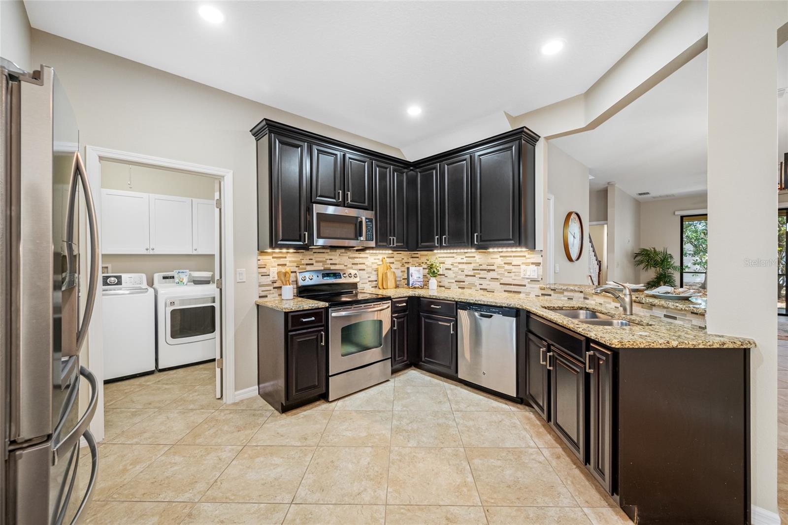 Image 22 of 59 For 2527 Silverback Court