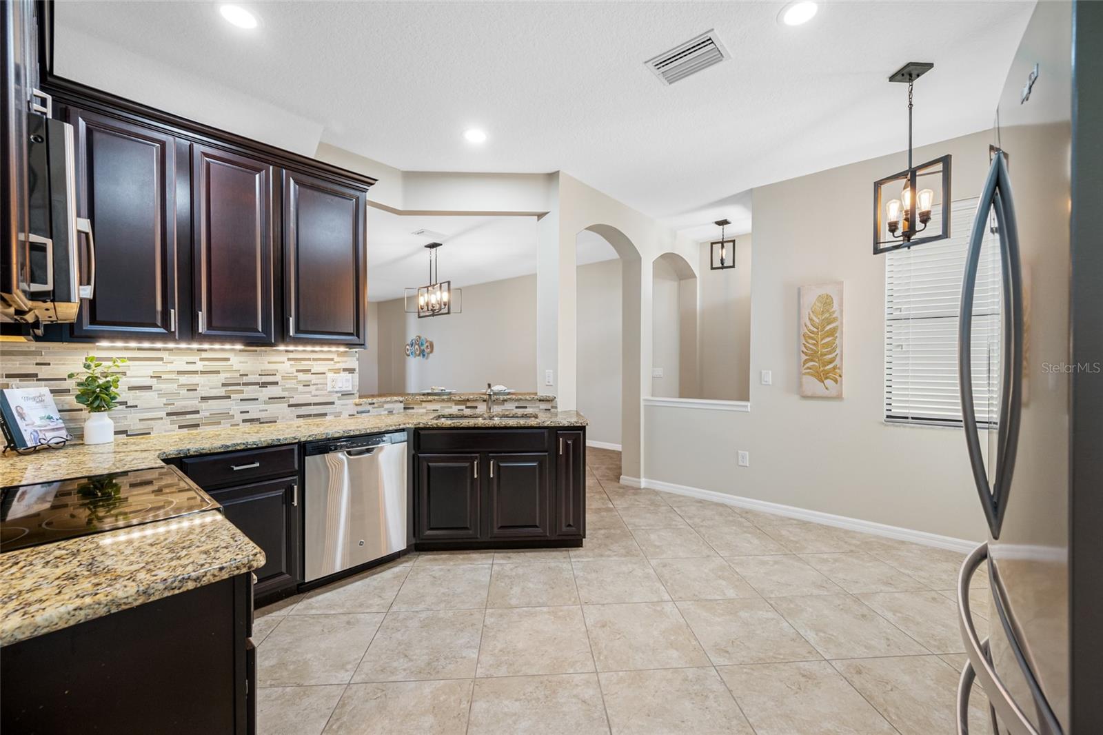 Image 23 of 59 For 2527 Silverback Court