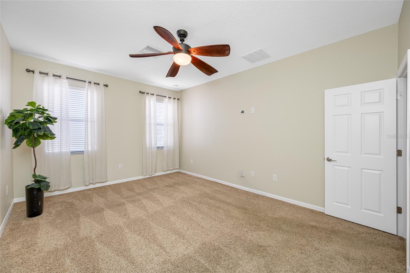 Image 28 of 59 For 2527 Silverback Court