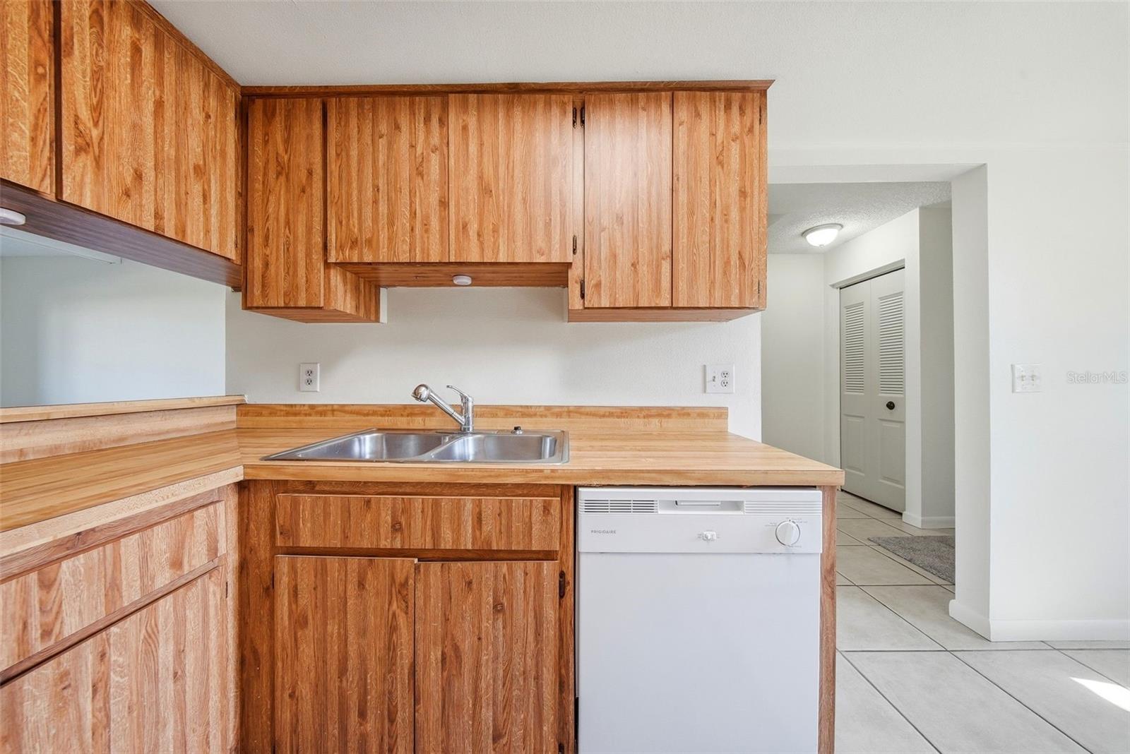 Image 5 of 41 For 2131 Ridge Road S 105