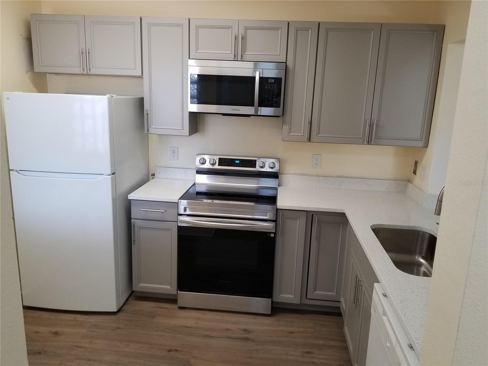 Image 4 of 14 For 6022 Portsdale Place 202