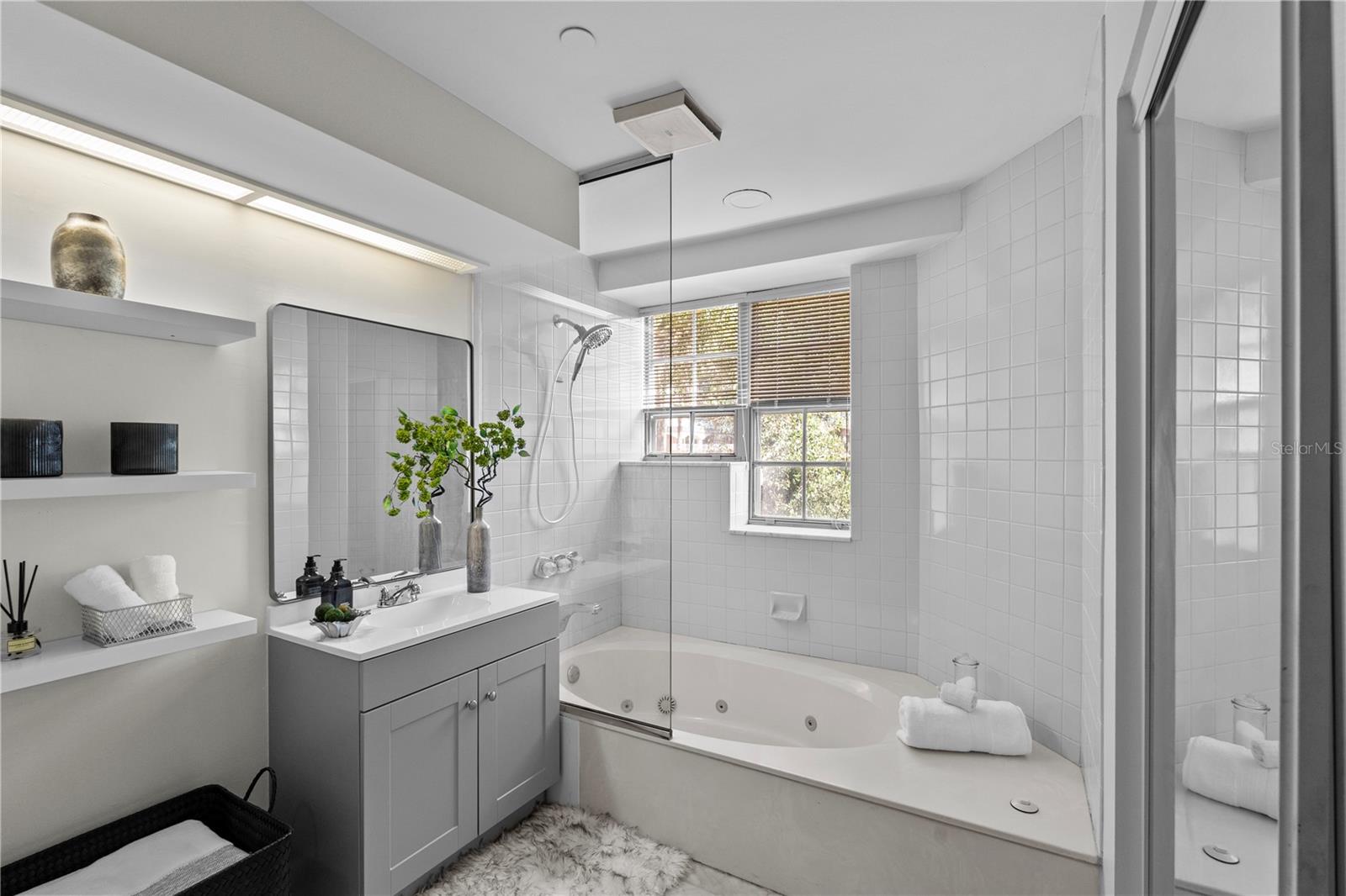 Image 20 of 35 For 707 Seddon Cove Way 707