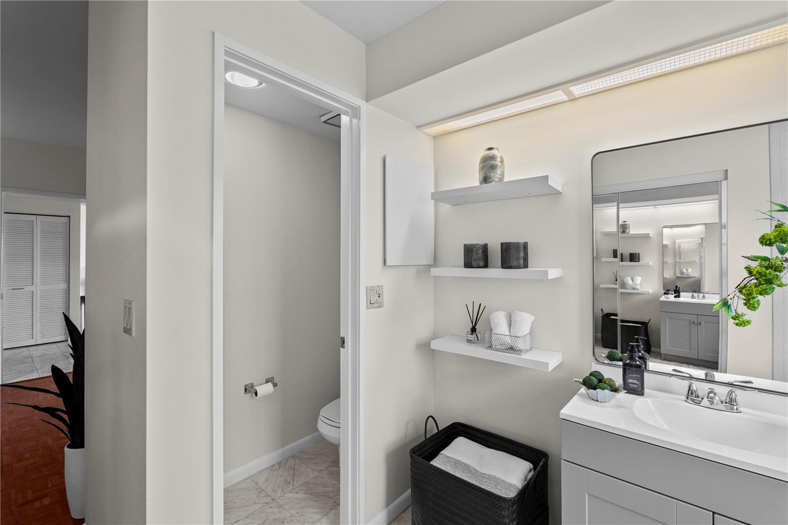 Image 21 of 35 For 707 Seddon Cove Way 707