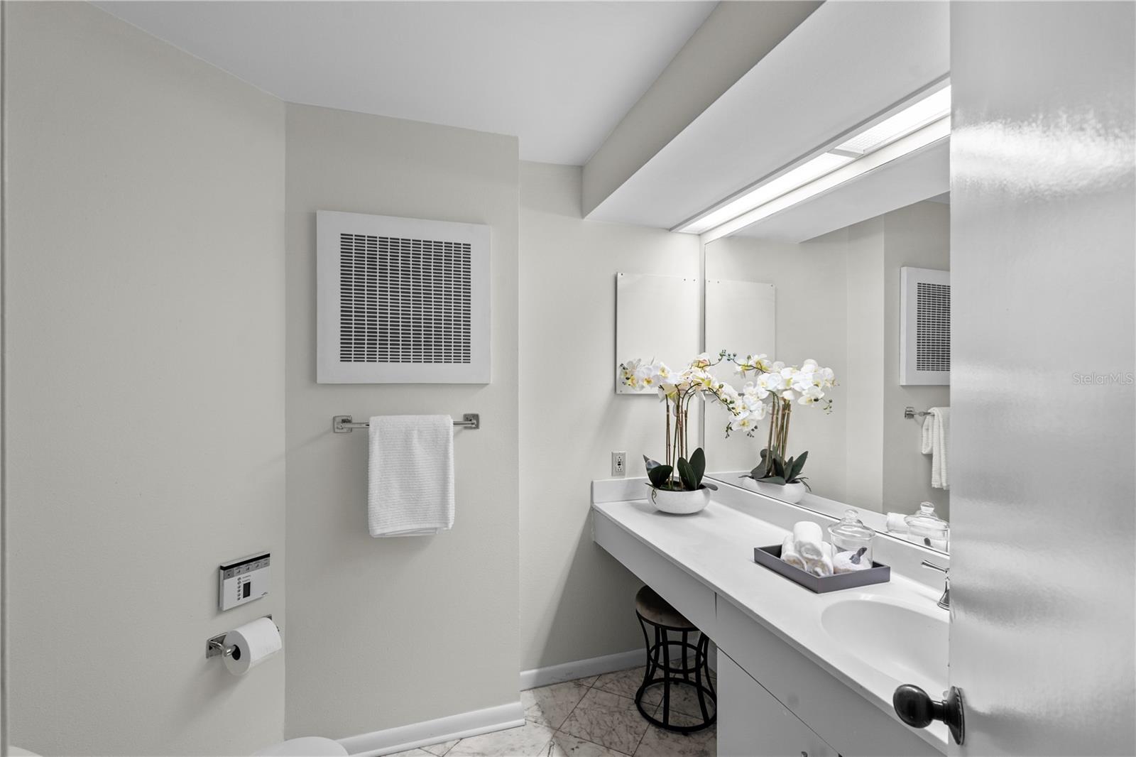 Image 23 of 35 For 707 Seddon Cove Way 707