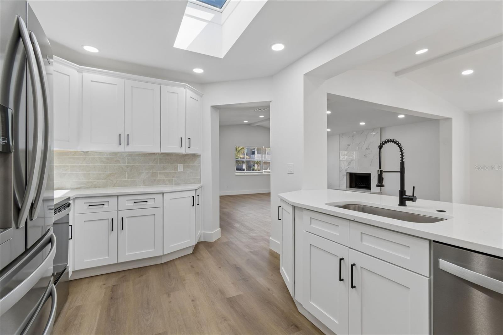 Listing photo id 9 for 4790 Shore Acres Boulevard Ne