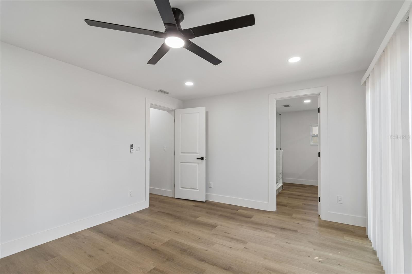 Listing photo id 12 for 4790 Shore Acres Boulevard Ne