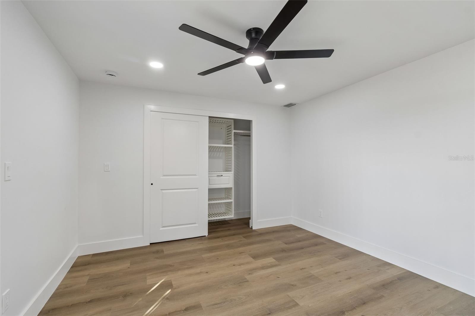 Listing photo id 13 for 4790 Shore Acres Boulevard Ne