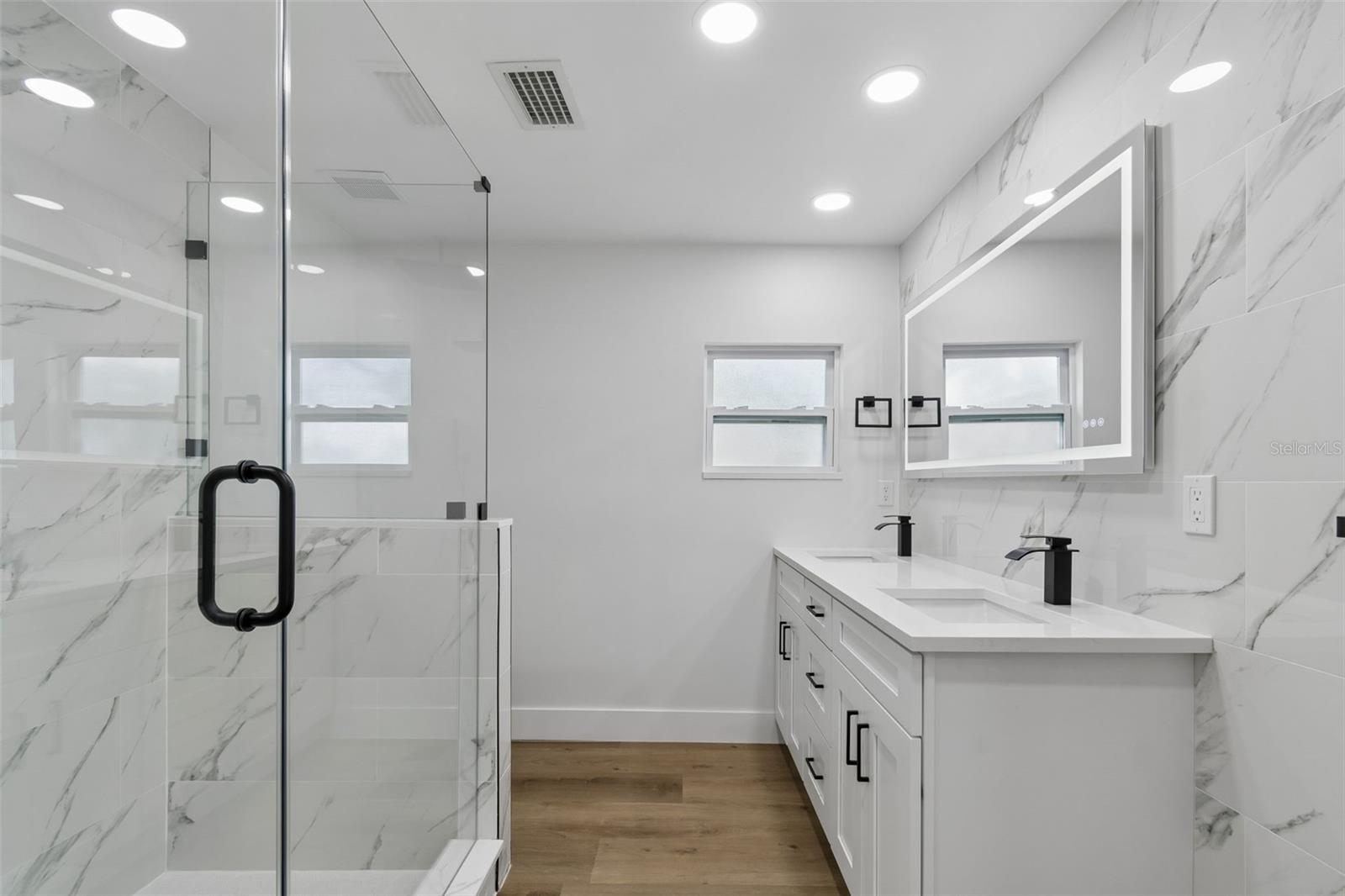 Listing photo id 15 for 4790 Shore Acres Boulevard Ne