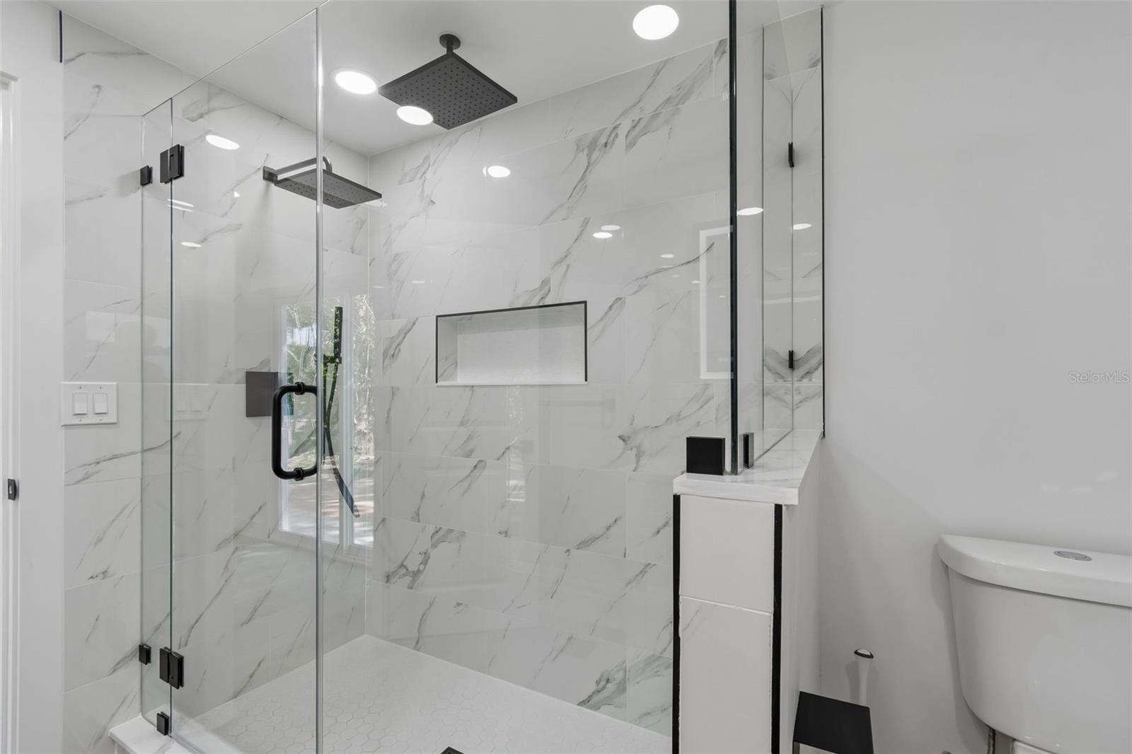 Listing photo id 17 for 4790 Shore Acres Boulevard Ne