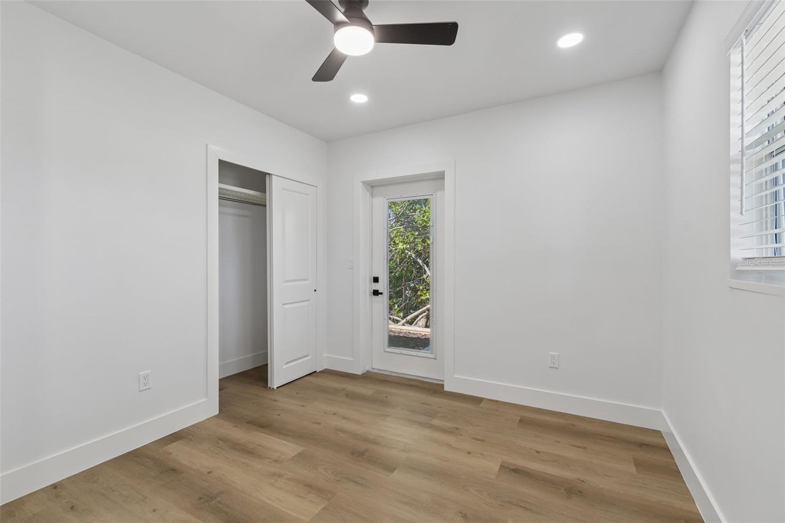 Listing photo id 19 for 4790 Shore Acres Boulevard Ne