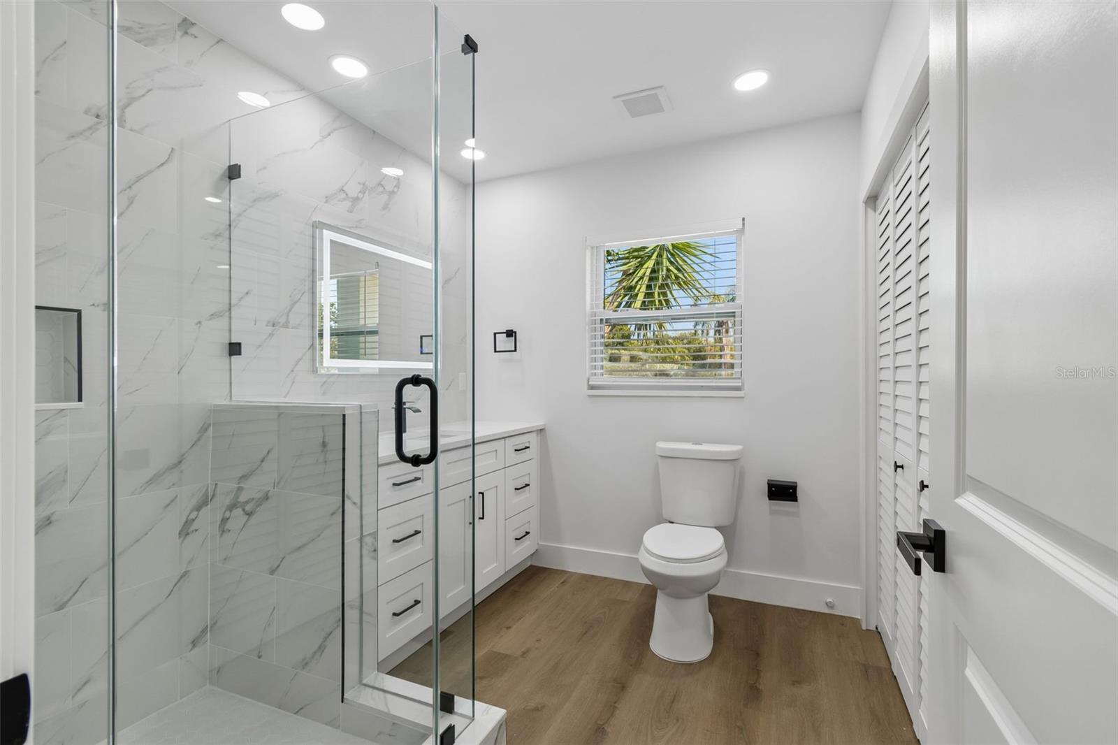 Listing photo id 24 for 4790 Shore Acres Boulevard Ne