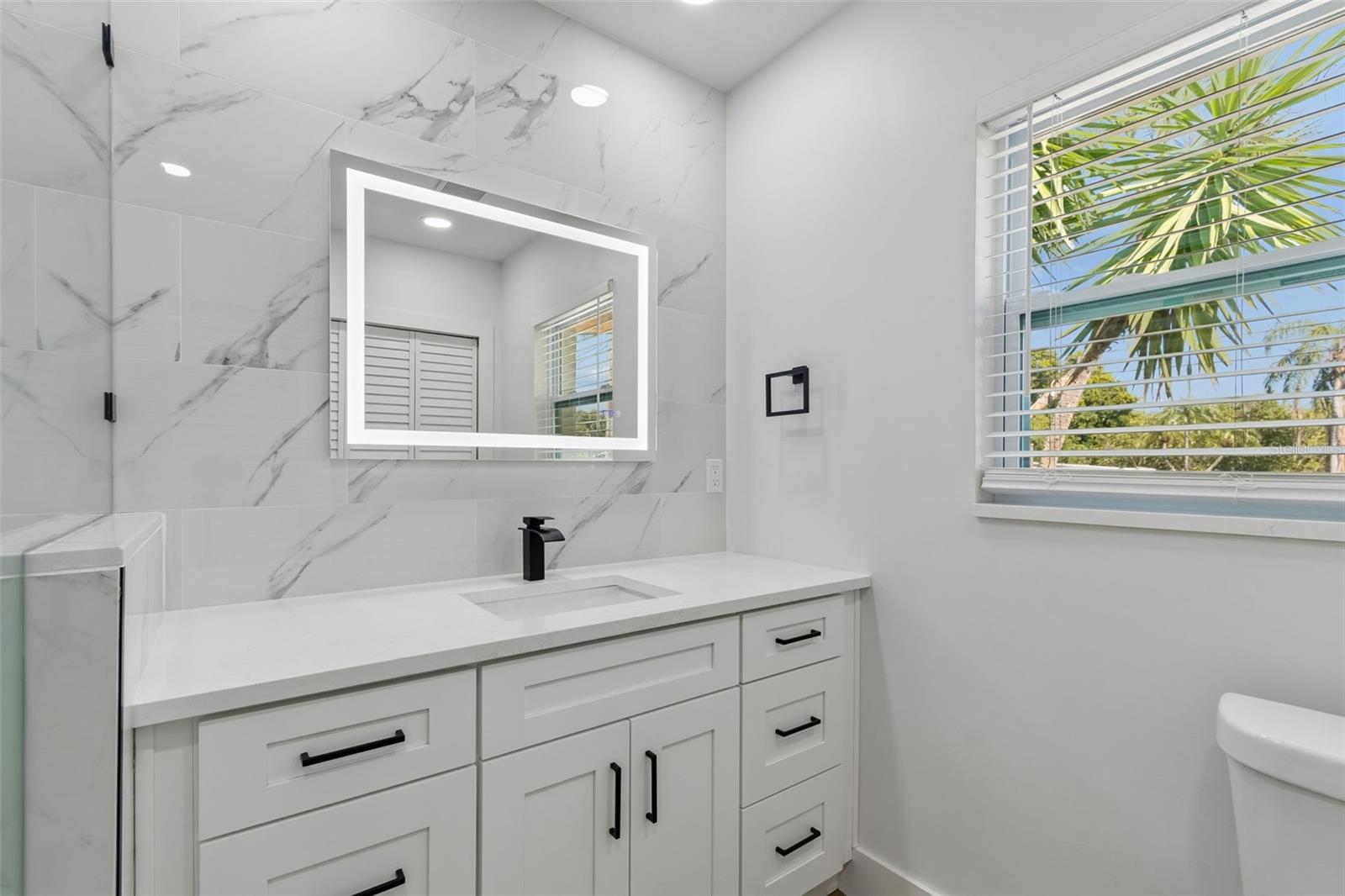 Listing photo id 25 for 4790 Shore Acres Boulevard Ne