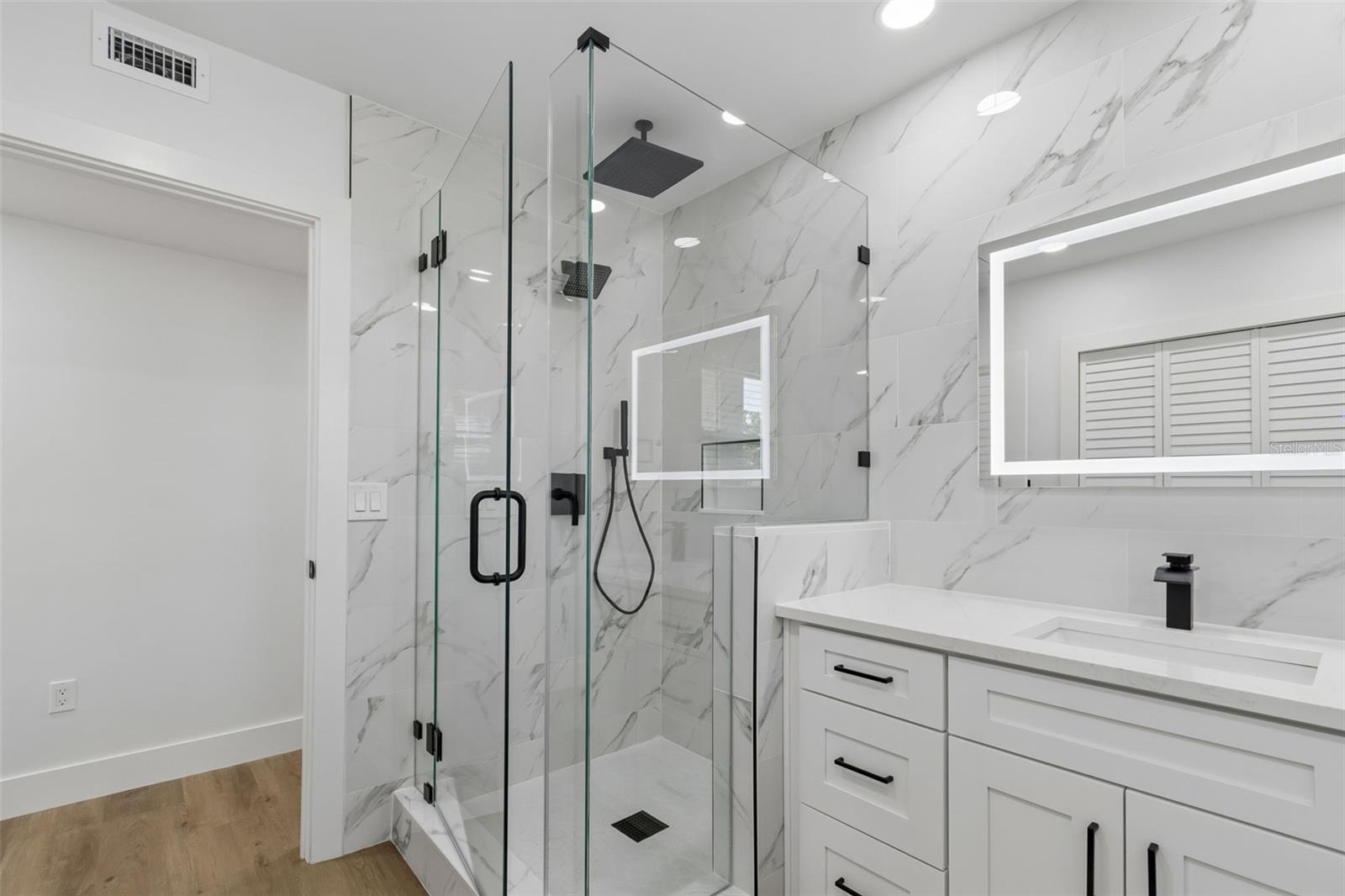 Listing photo id 26 for 4790 Shore Acres Boulevard Ne