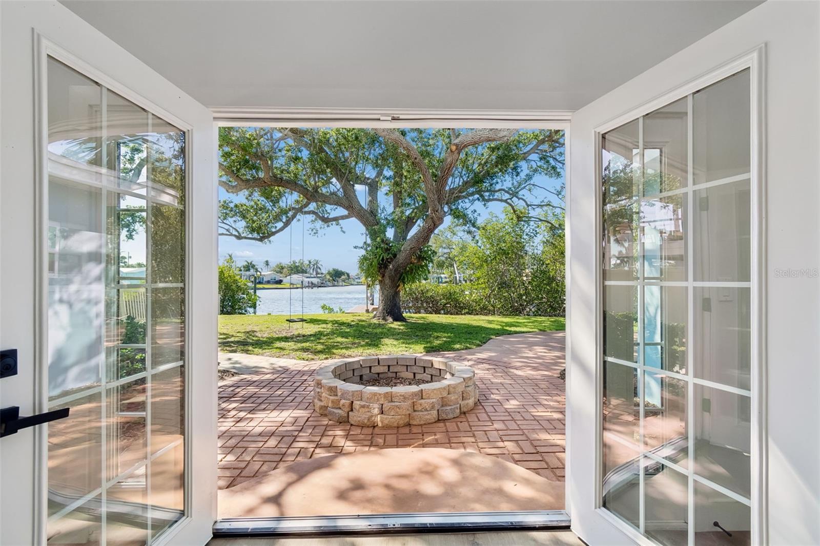 Listing photo id 27 for 4790 Shore Acres Boulevard Ne