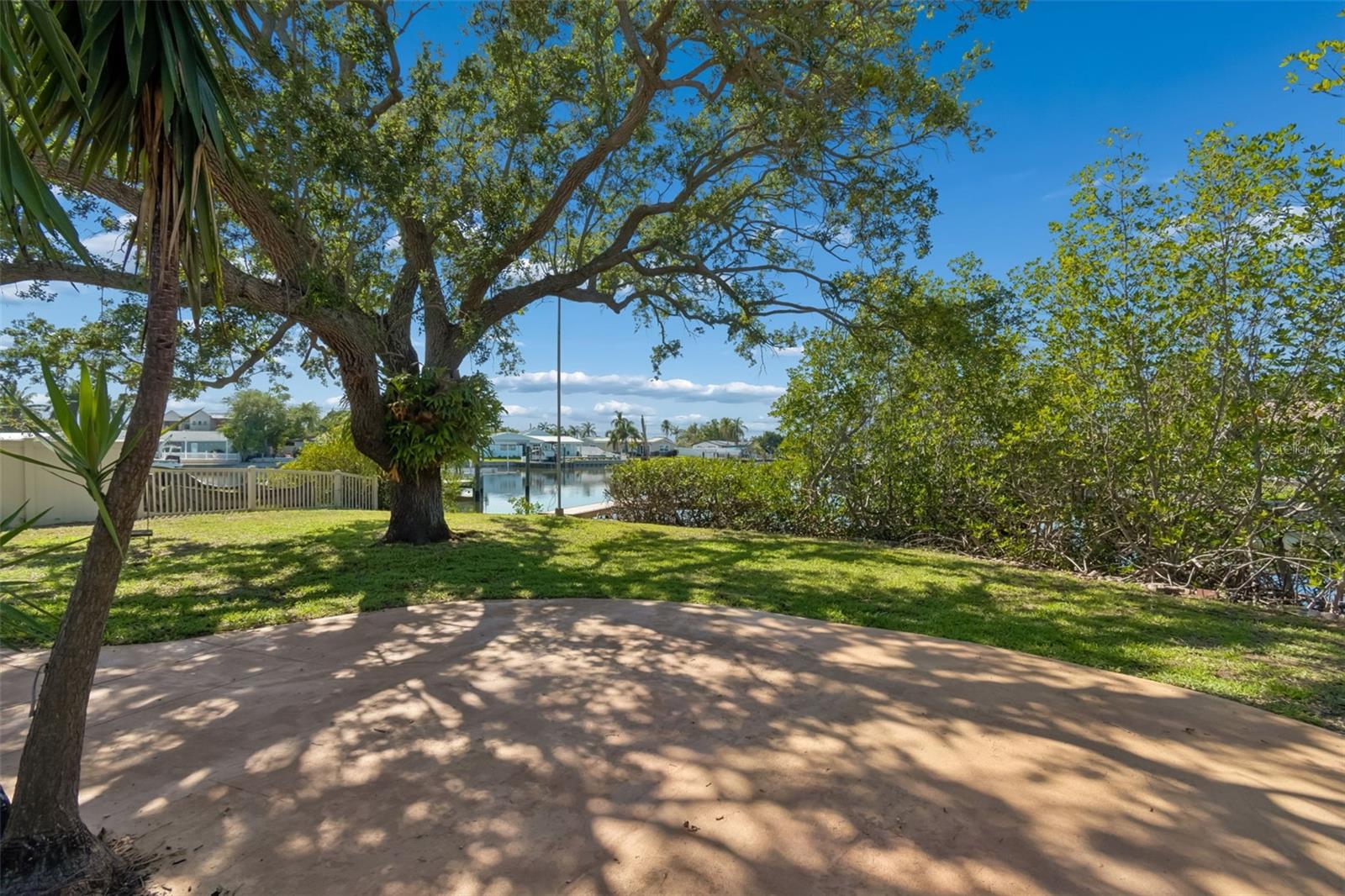 Listing photo id 30 for 4790 Shore Acres Boulevard Ne