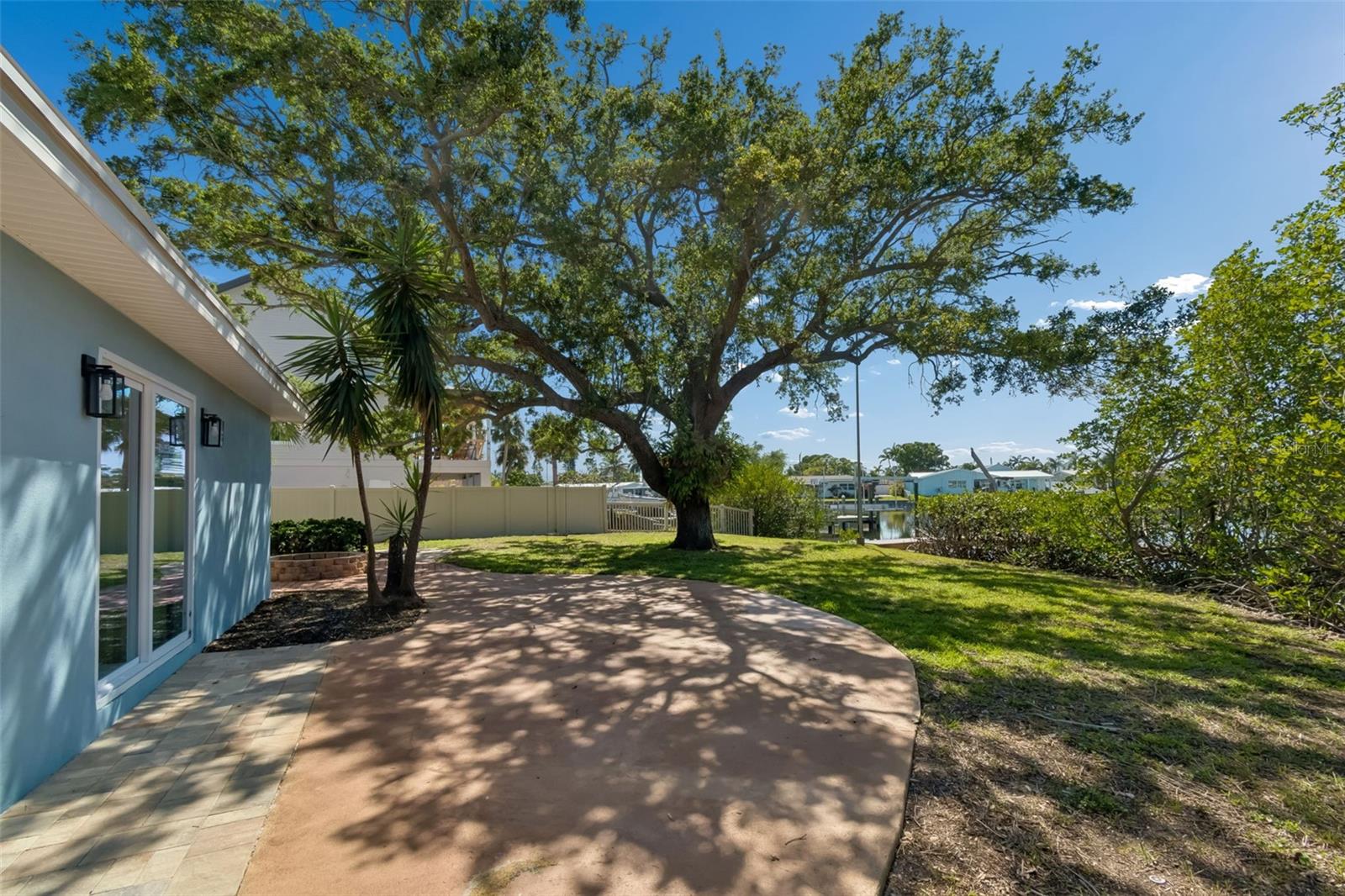 Listing photo id 31 for 4790 Shore Acres Boulevard Ne