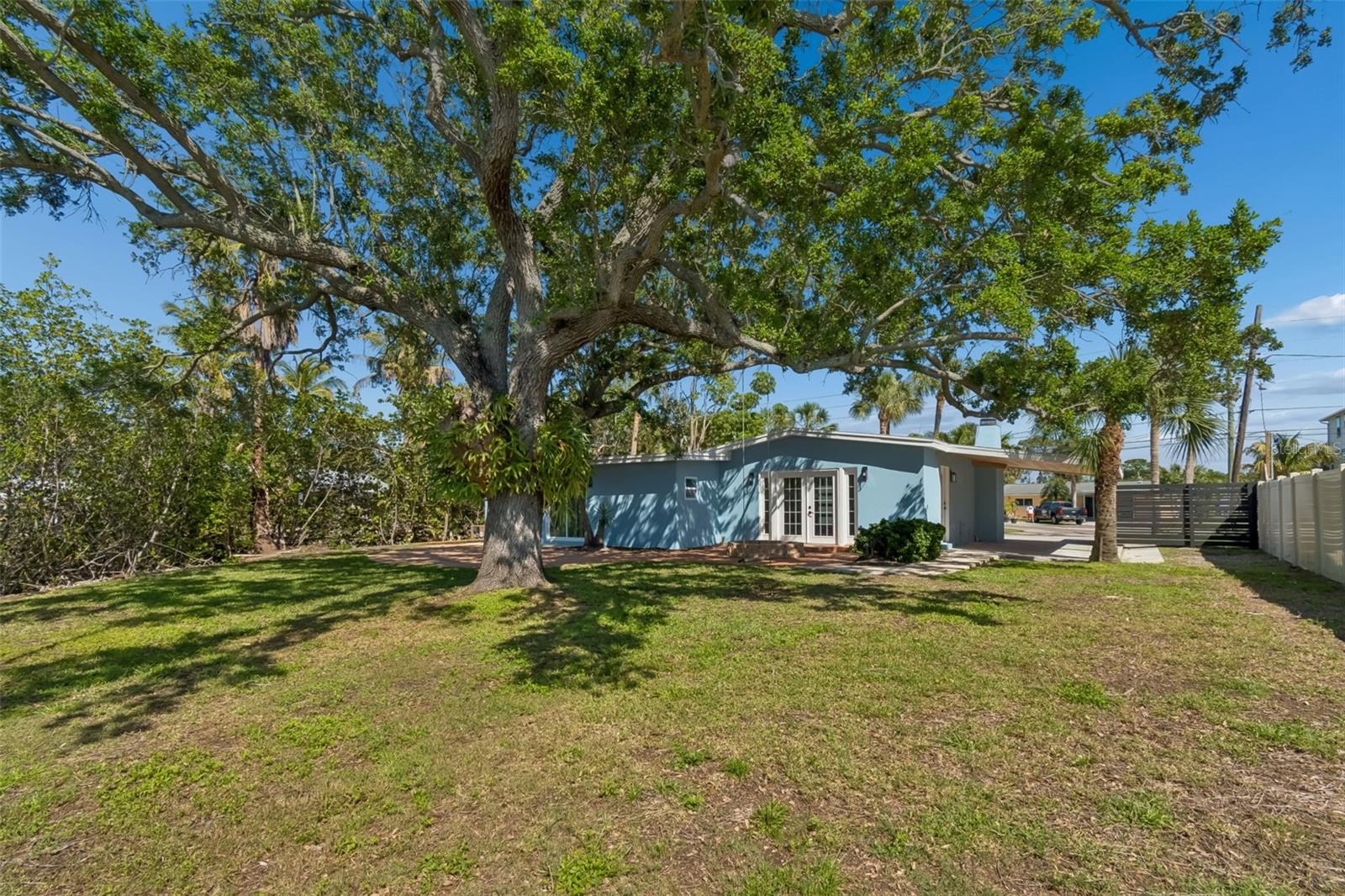 Listing photo id 34 for 4790 Shore Acres Boulevard Ne