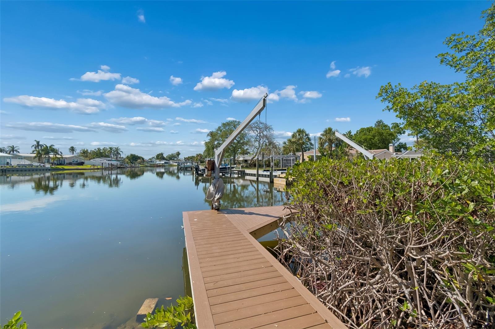 Listing photo id 36 for 4790 Shore Acres Boulevard Ne