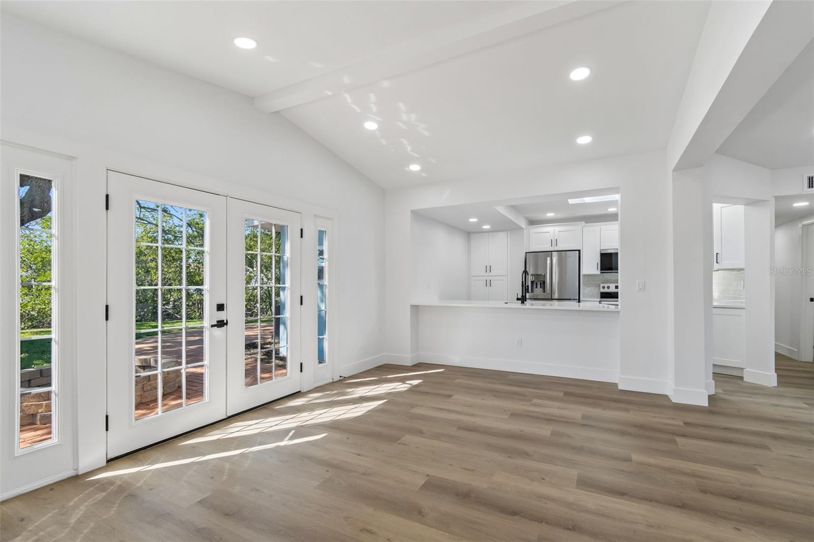 Listing photo id 7 for 4790 Shore Acres Boulevard Ne