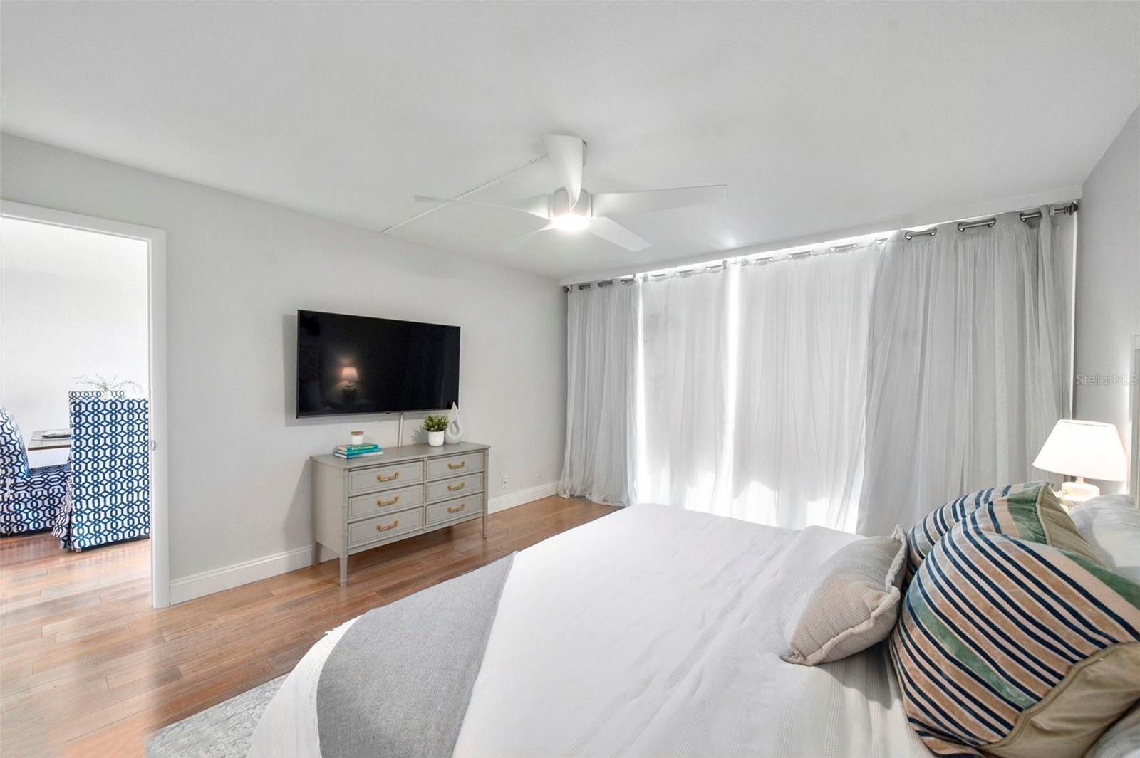 Image 26 of 73 For 2616 Cove Cay Drive 602