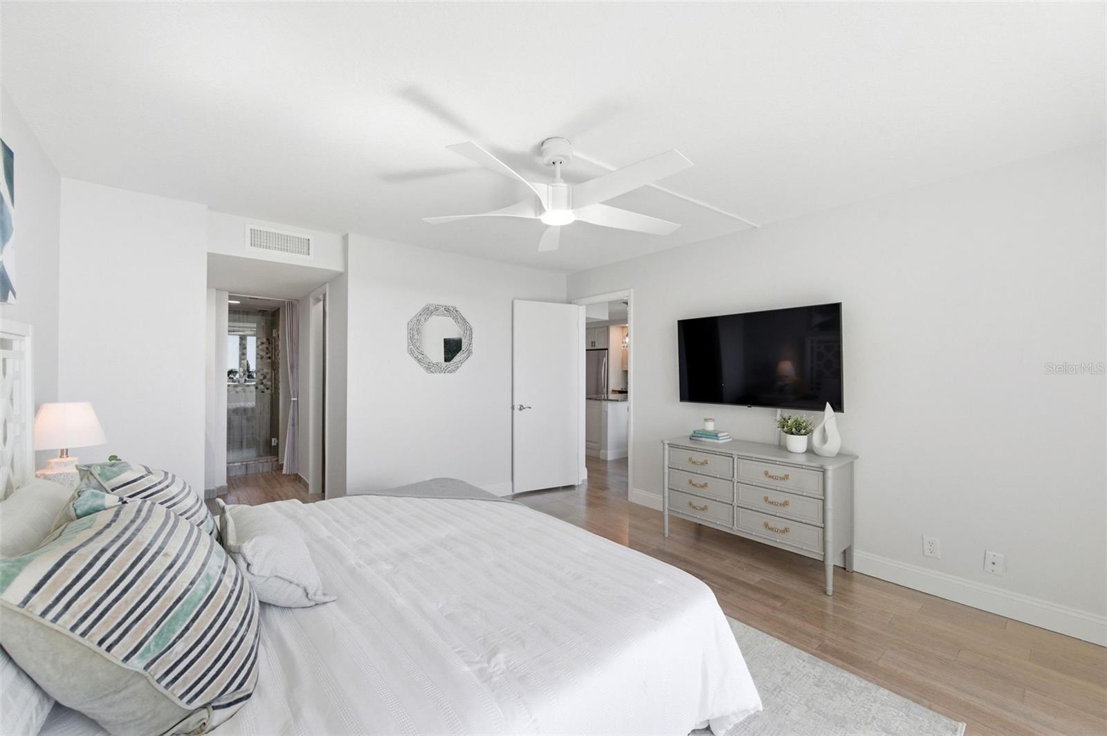 Image 28 of 73 For 2616 Cove Cay Drive 602