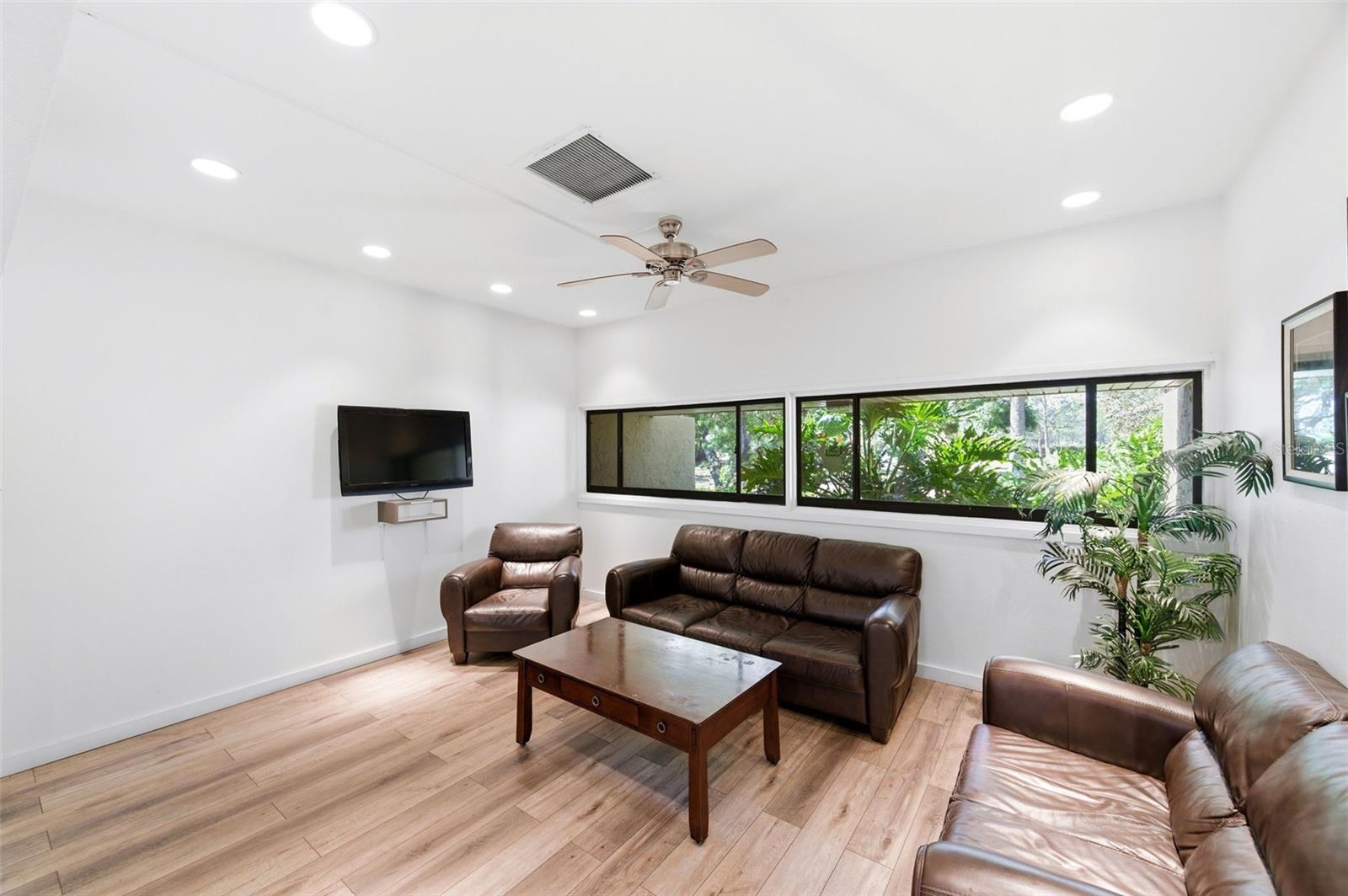 Image 43 of 73 For 2616 Cove Cay Drive 602