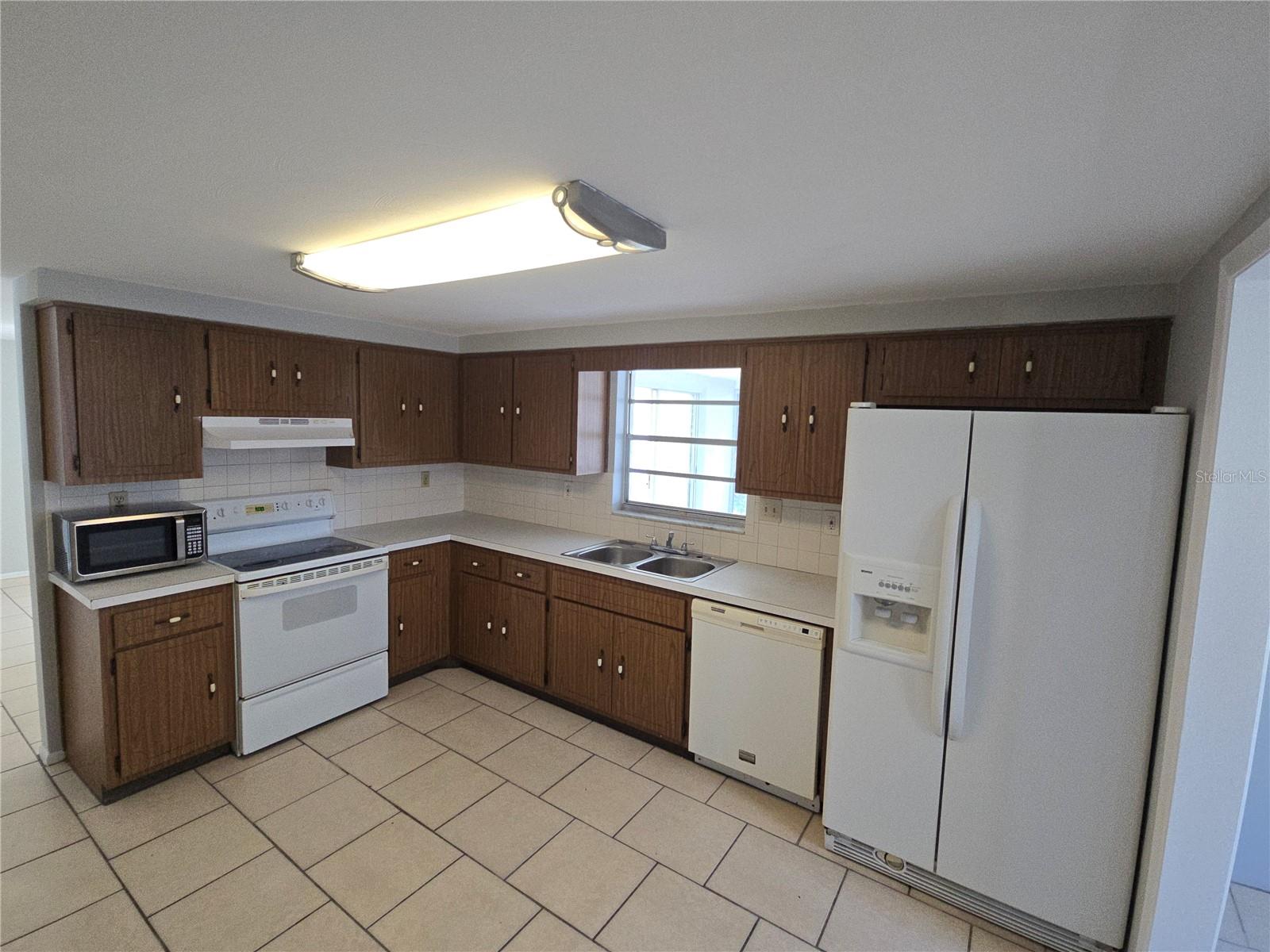 Image 9 of 20 For 11014 Tamarix Avenue