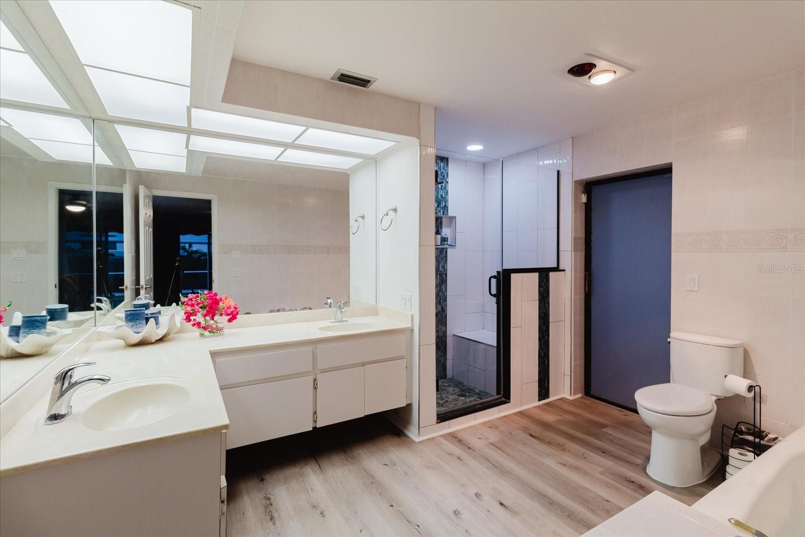 Image 15 of 25 For 715 Rolling Hills Drive