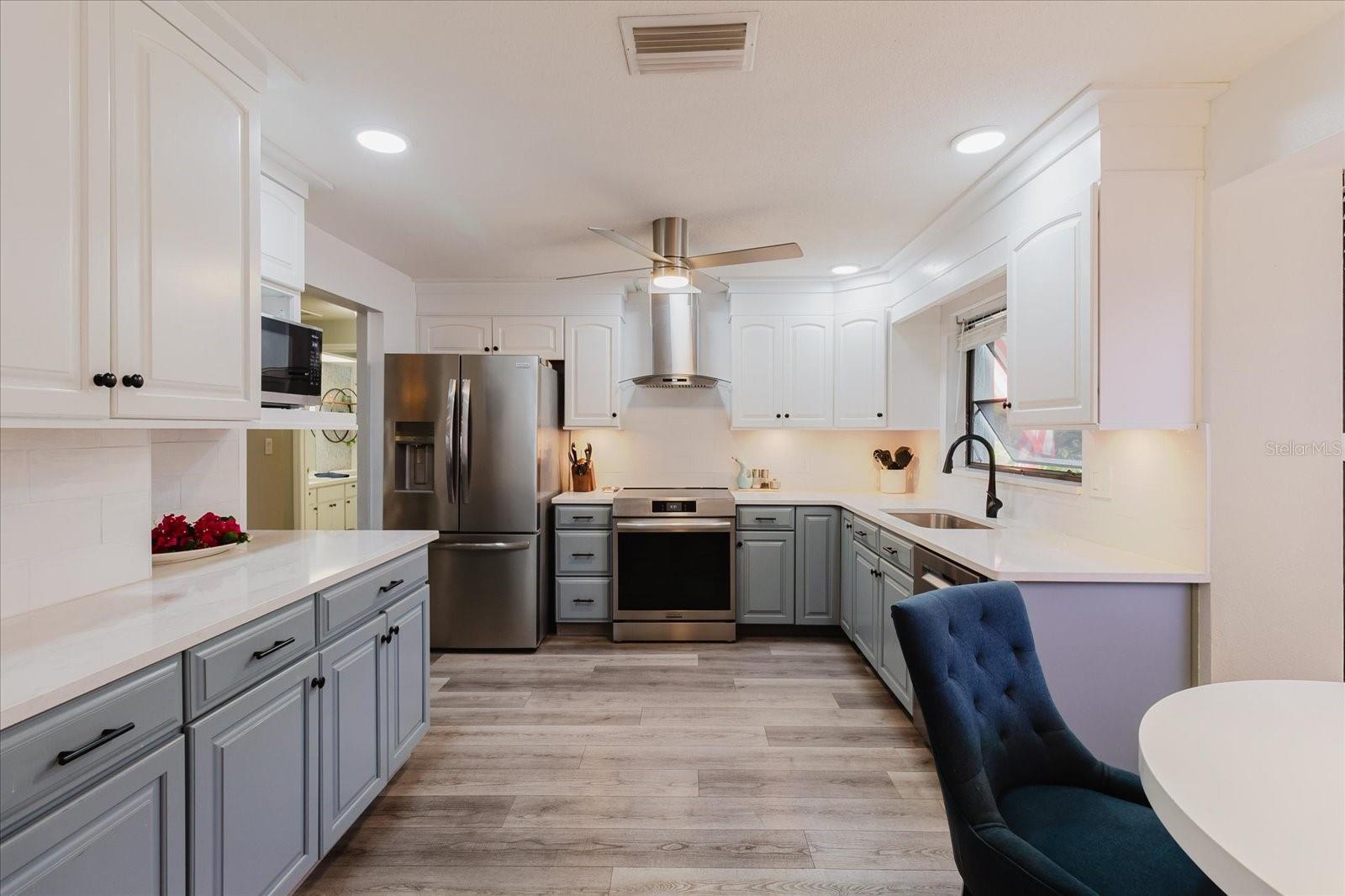 Image 3 of 25 For 715 Rolling Hills Drive