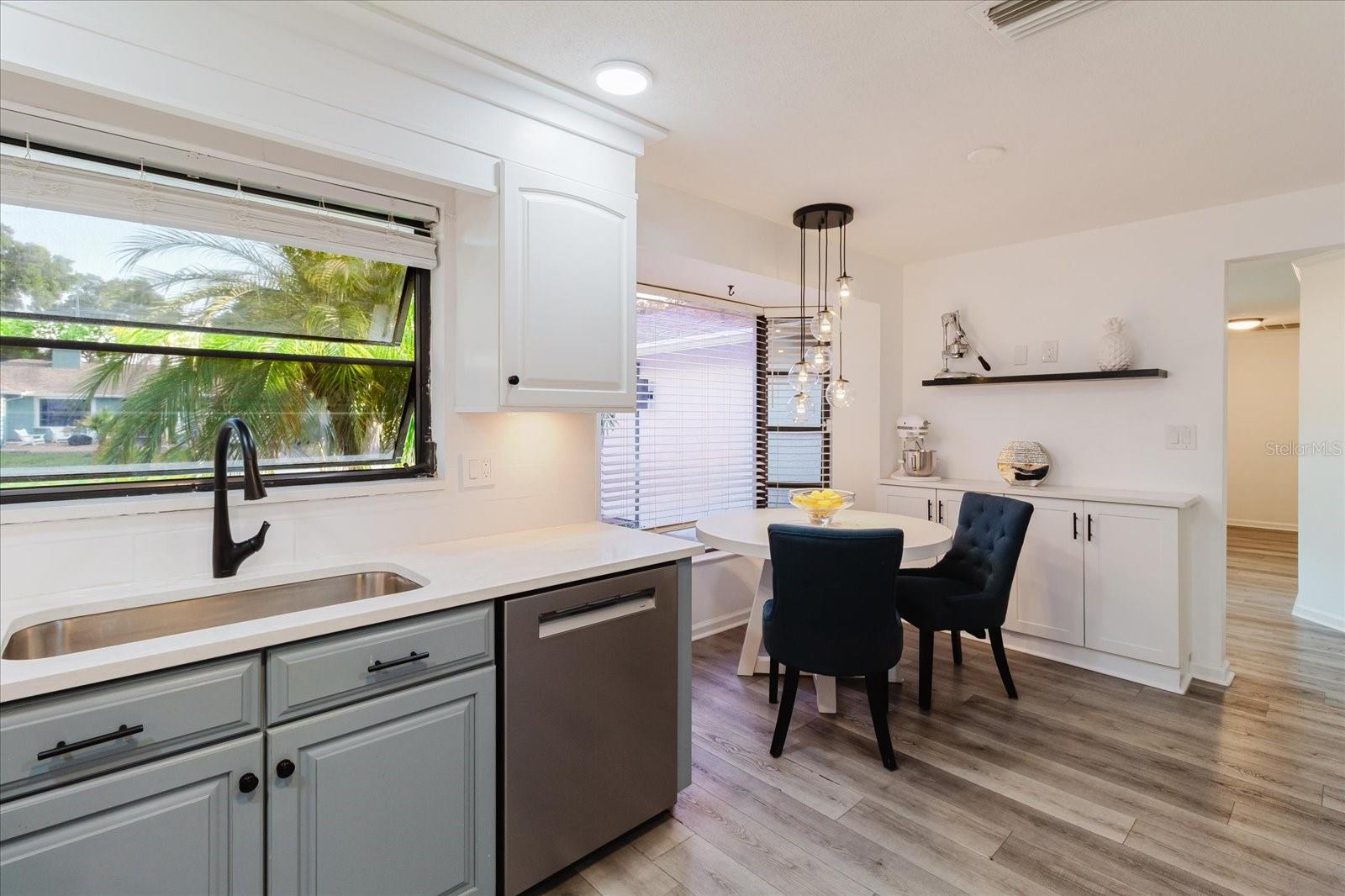 Image 6 of 25 For 715 Rolling Hills Drive