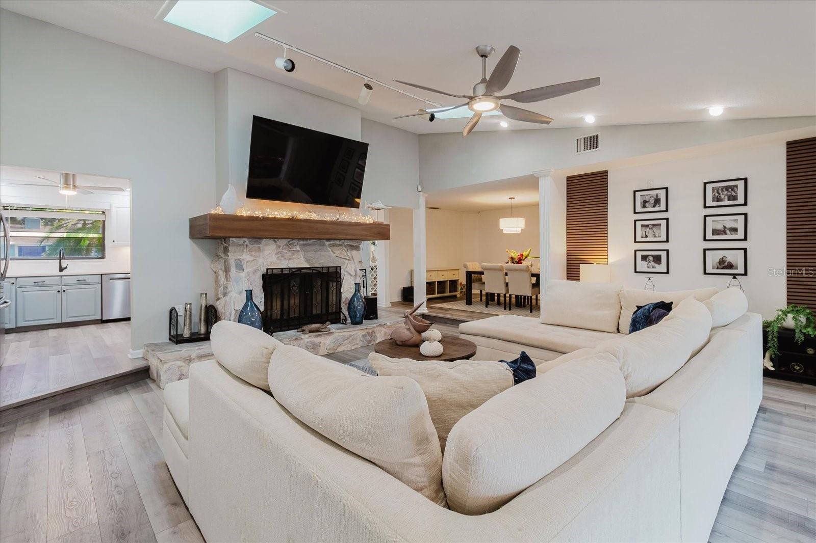 Image 8 of 25 For 715 Rolling Hills Drive