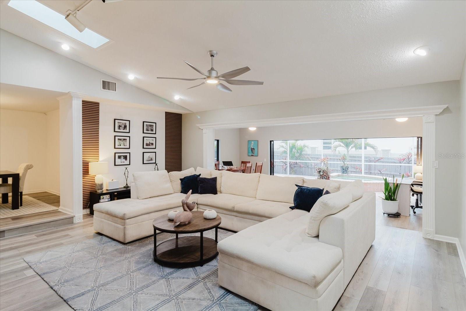 Image 9 of 25 For 715 Rolling Hills Drive