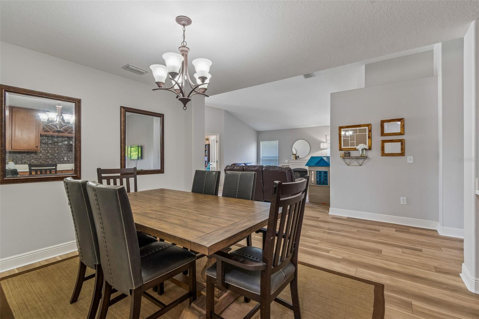 Image 15 of 100 For 2336 Nesslewood Drive