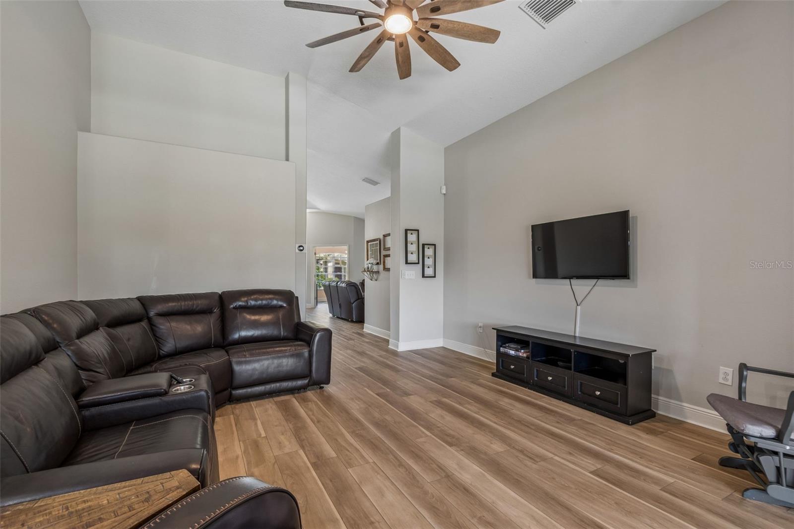 Image 19 of 100 For 2336 Nesslewood Drive