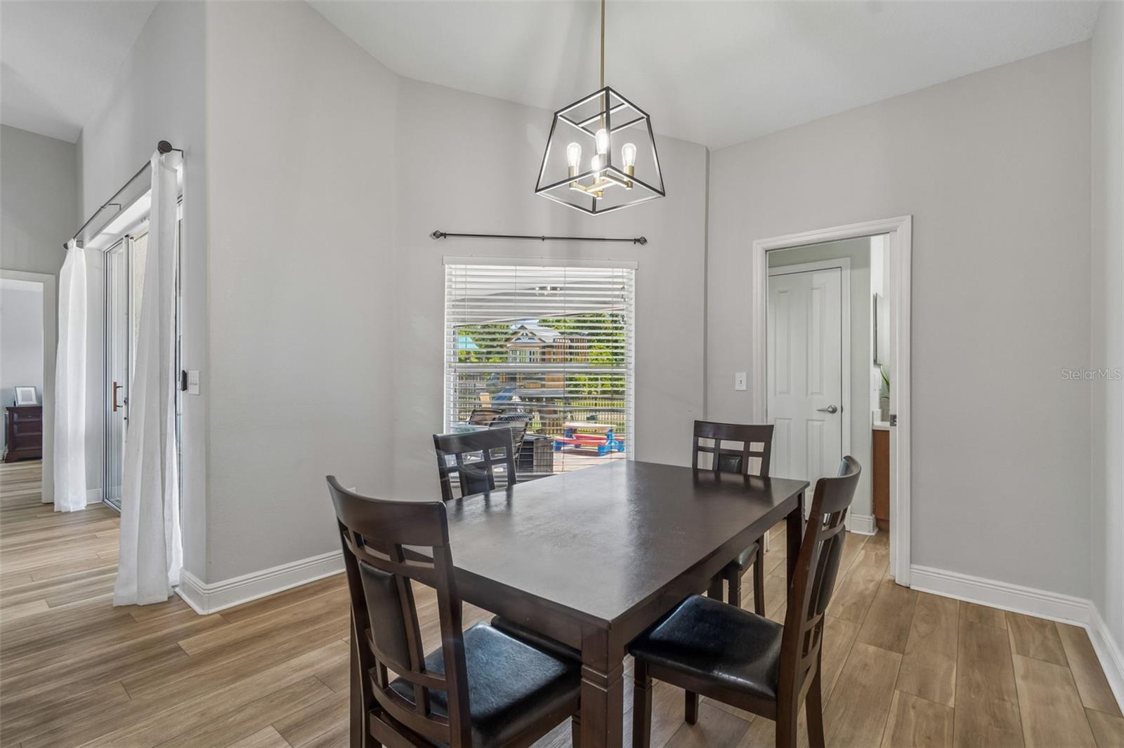 Image 28 of 100 For 2336 Nesslewood Drive