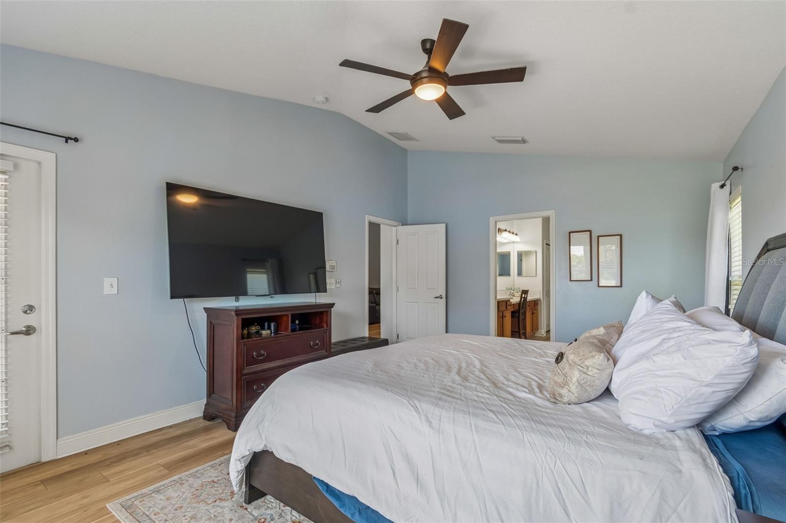 Image 32 of 100 For 2336 Nesslewood Drive