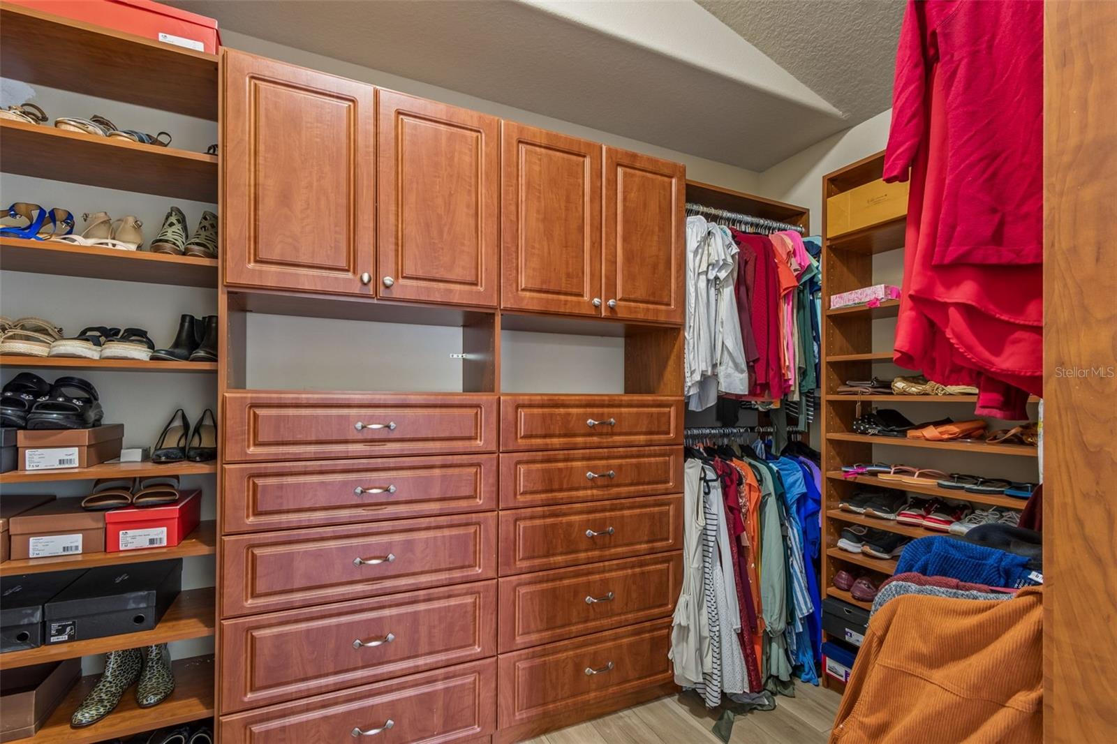 Image 38 of 100 For 2336 Nesslewood Drive