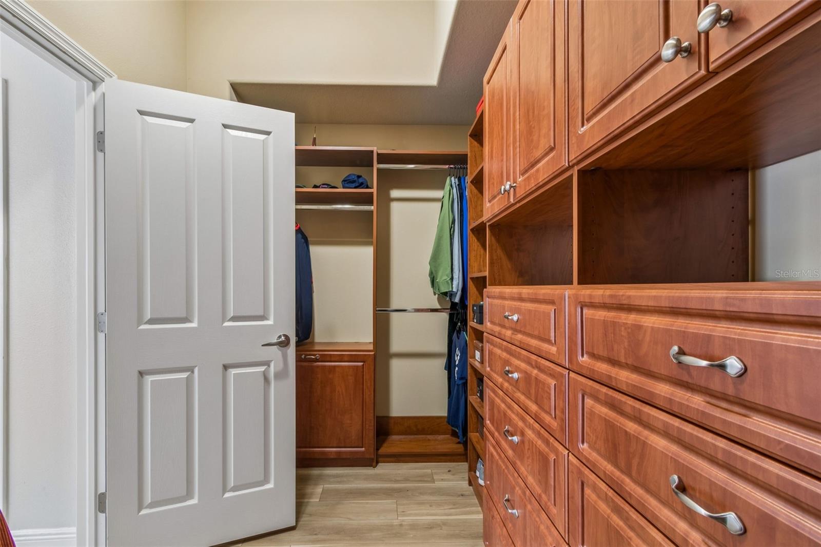 Image 39 of 100 For 2336 Nesslewood Drive