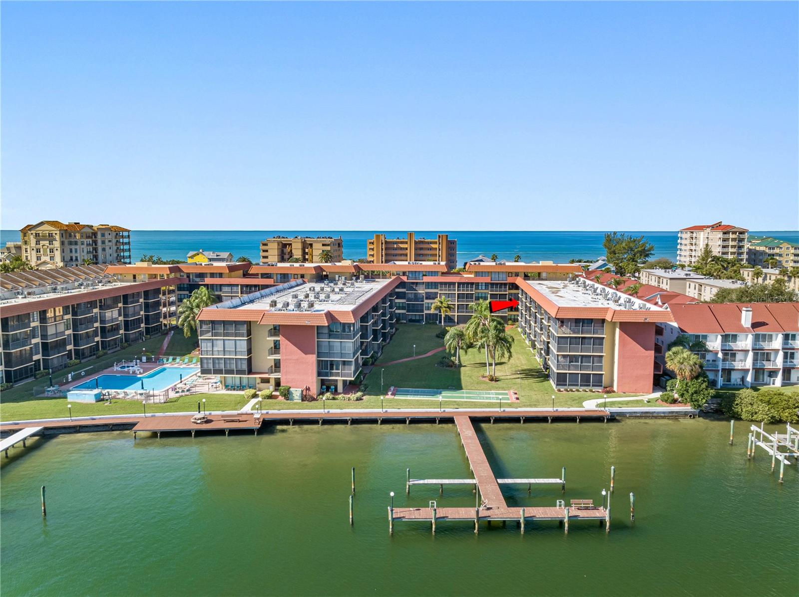 Image 13 of 73 For 19701 Gulf Boulevard 307