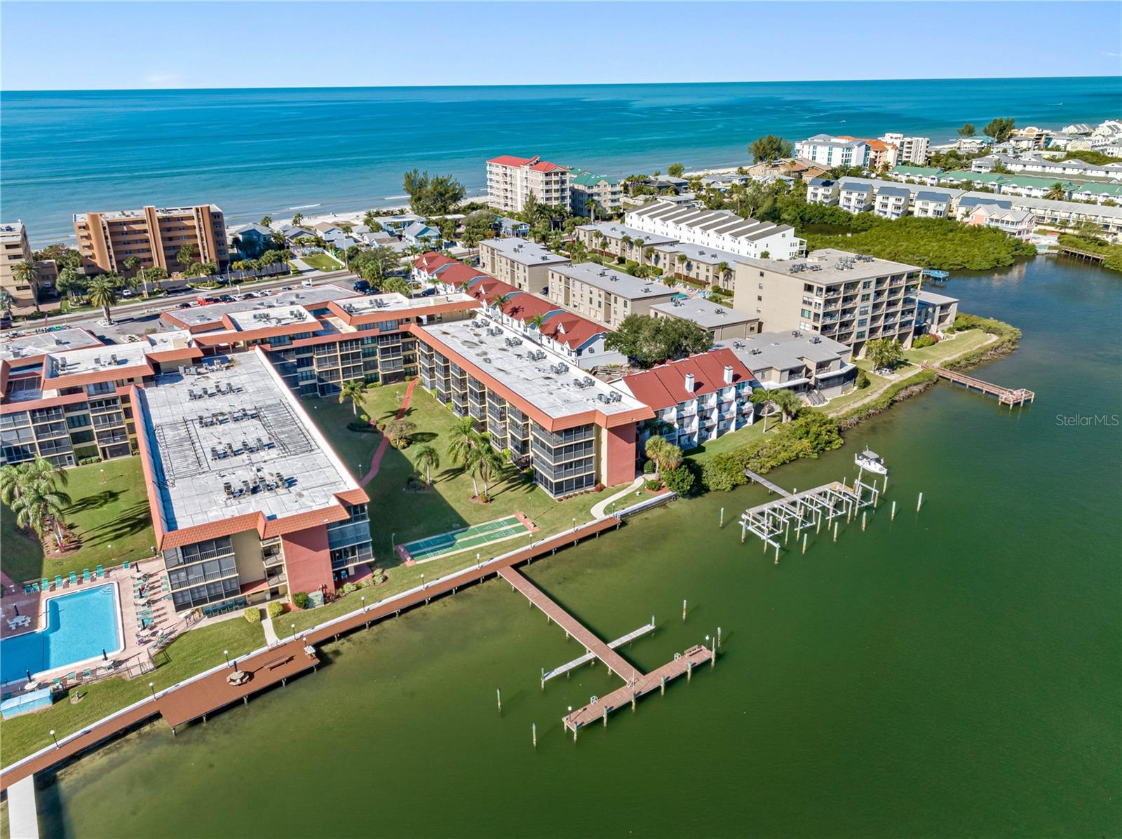 Image 15 of 73 For 19701 Gulf Boulevard 307