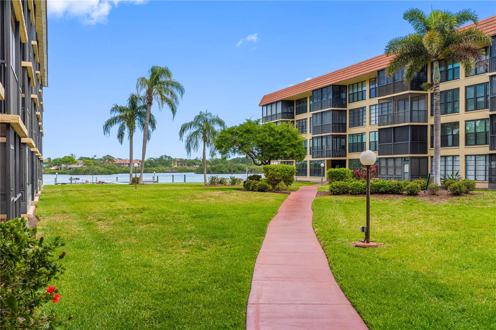 Image 2 of 73 For 19701 Gulf Boulevard 307