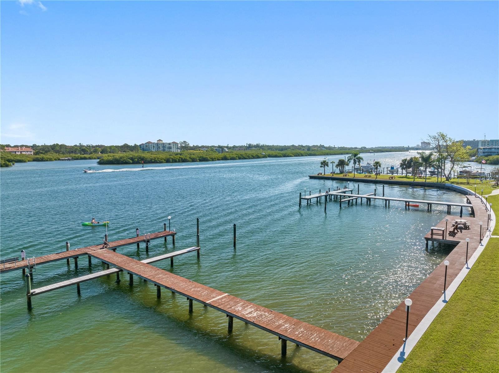 Image 26 of 73 For 19701 Gulf Boulevard 307